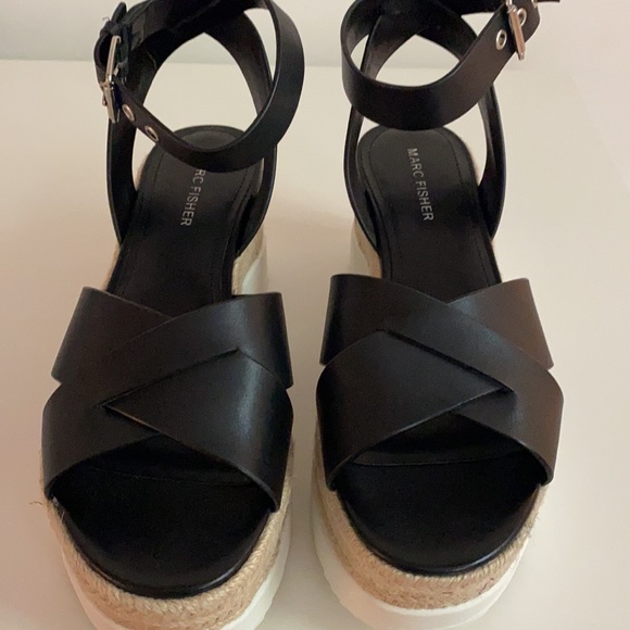 LIKE NEW! MARC FISHER Platform Strappy Sandal 7 - Picture 2 of 4